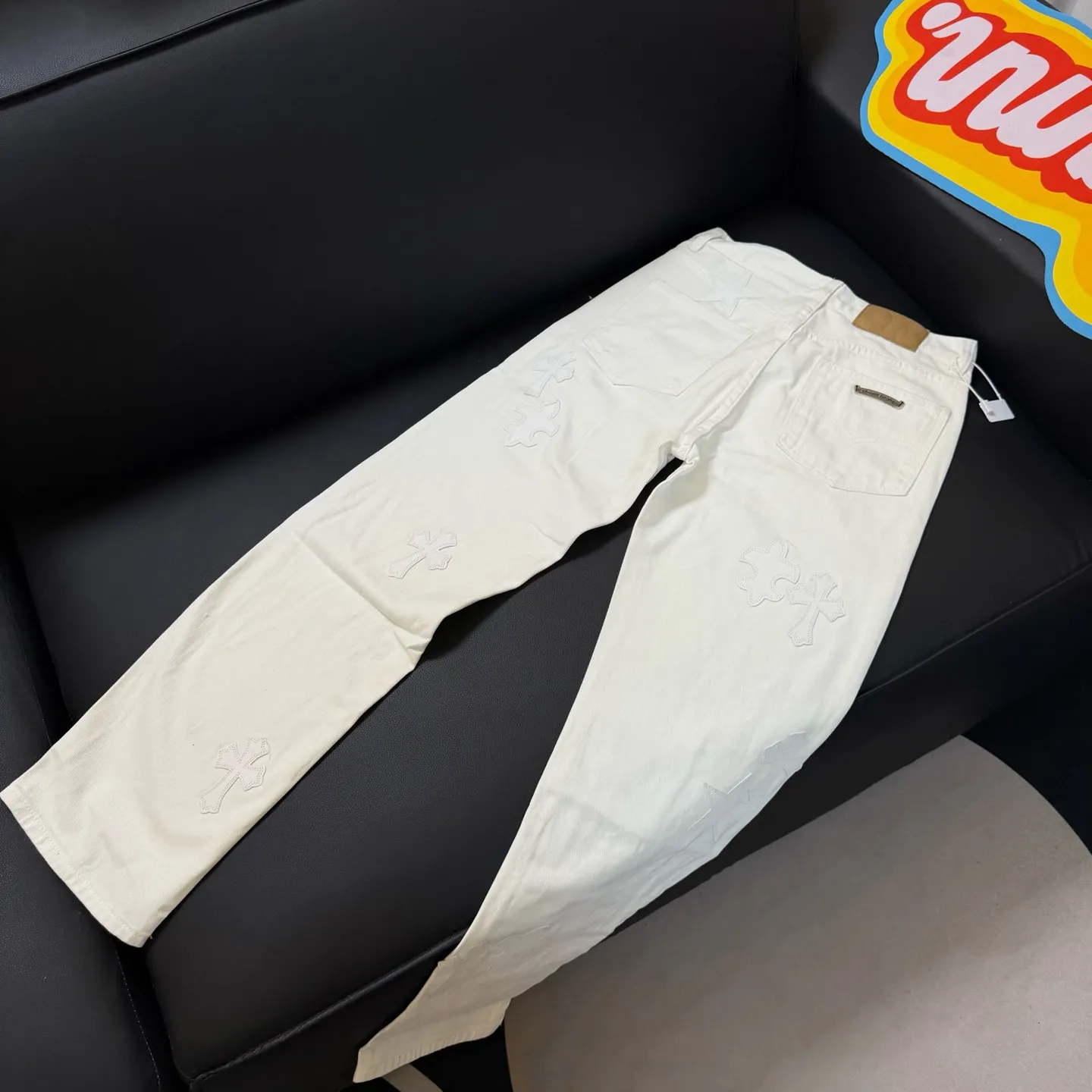 P280 Style number: D345 Chrome Hearts Chrome Hearts Star Series White Bull King Size: 28, 30, 32, 34 (S-XL) Color: White Size reference: Pants length 100 102 104 106 106 Waist 72 76 80 84 88 Recommended weight S (about 110 pounds) M (about 140 pounds) L (about 140 pounds) XL (around 165)